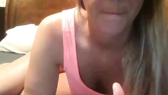 adriana_model Adorable lady caresses shaved cunt