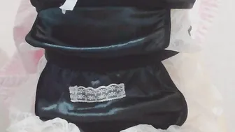 yumi Cute wench pulls vagina with phallus