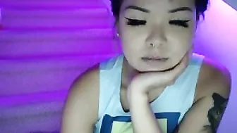 vixenvu Cute bitch masturbates anus