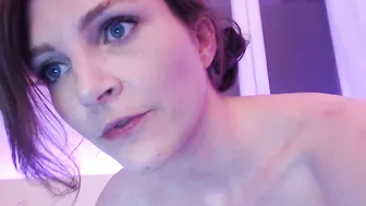 lillya Bitch in stockings gets squirt