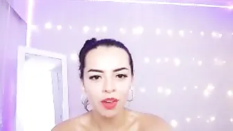 sofiascarlett shows his ass