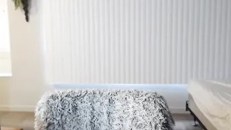 moanalisaa Mature slut pulls pussy while lying in a chair