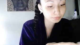 minnie_b00m Feminine female with big boobs enjoys sex toy
