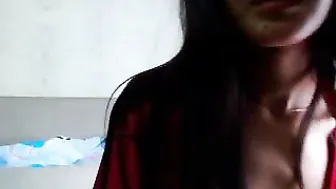 amelina Passionate skin jumps on a dildo