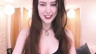 aella Gorgeous girl finished from a rich handjob
