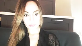 agony_e in private agreed to take off her underwear