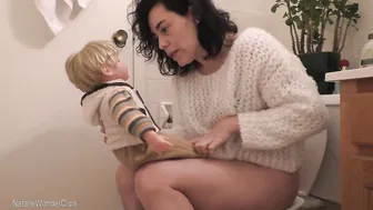 natalie wonder big tit teases her pussy with a phallus