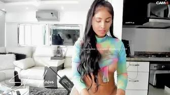 kianna_bonet in a new apartment shows a striptease