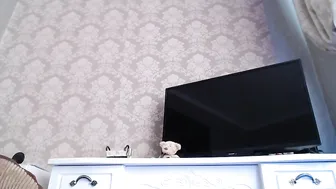 Vero19nika beauty is resting with pussy