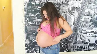 lacy luck beautiful lady pulls pussy