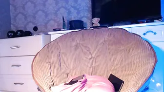 Vero19nika sexy mare passionately masturbates pussy