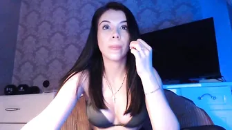 Vero19nika sexy mare passionately masturbates pussy