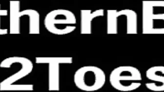 southern fingering her pussy