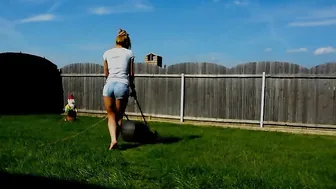 deeadiamond sweet lady caresses pussy