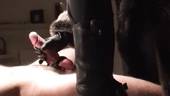 handjob by klixen gorgeous chick fucks pussy with phallus