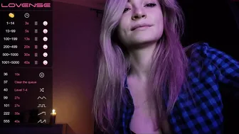 jollenne  a nice babe kneads her cunt