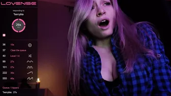 jollenne  a nice babe kneads her cunt