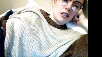 nerdygirl30  thick blonde body masturbates pussy