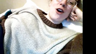 nerdygirl30  thick blonde body masturbates pussy