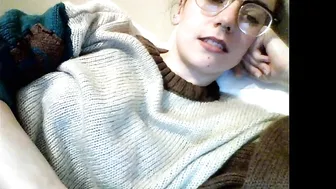 nerdygirl30  thick blonde body masturbates pussy
