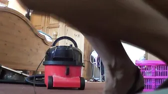 kelly hart & in a new apartment shows a striptease