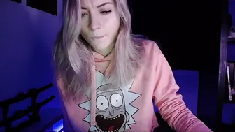 jollenne  nude rune opened her pussy