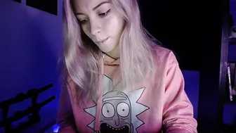 jollenne  nude rune opened her pussy