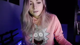 jollenne  nude rune opened her pussy