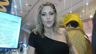 milf_lacey  mature chick pulls pussy