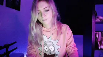 jollenne  Fiery chick