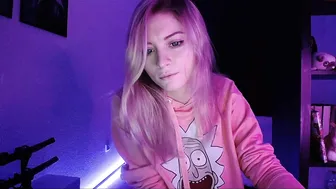 jollenne  Fiery chick