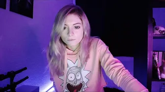 jollenne  Fiery chick