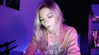 jollenne  Fiery chick