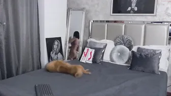 michaminxxx slut fingers her pussy