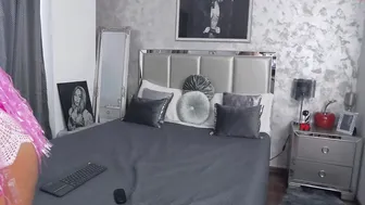 michaminxxx  naughty queen puts on beautiful tits