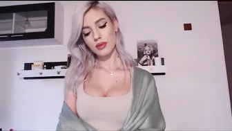i_am_sarahxxx  horny nymph flirts in french