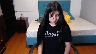 soyannie  exquisite  cam girl  fucks herself in the vagina