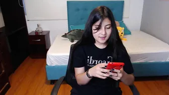 soyannie  exquisite  cam girl  fucks herself in the vagina