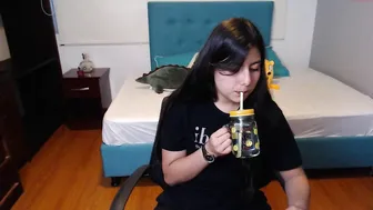 soyannie  exquisite  cam girl  fucks herself in the vagina