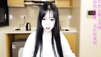 eileen_li  cute bitch masturbates with a vibrator