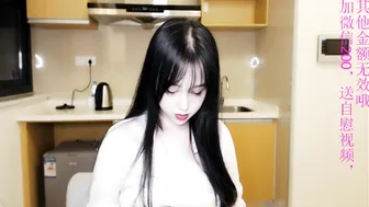 eileen_li  cute bitch masturbates with a vibrator