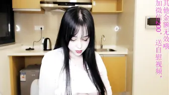 eileen_li  cute bitch masturbates with a vibrator