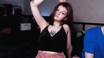 migurtt gorgeous babe licks dildo