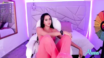 kinkyalexxxa  Stunning brunette