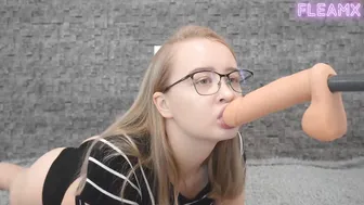 fleamx  busty bitch jerks pussy with phallus