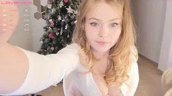 dreamsweetgirl  slut caresses his cap