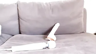 thesavannahskye  busty babe fucks herself in her pussy