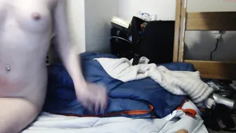 strawberry  milf with tattoos jerks off her cunt