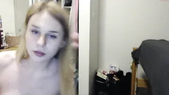 strawberry  milf with tattoos jerks off her cunt