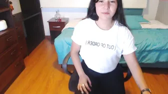 soyannie  Dark-haired curva